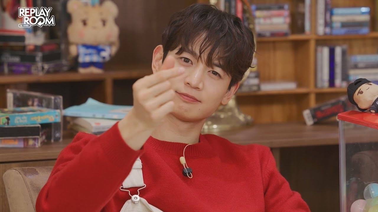 Behind-the-scenes cut of Minho (SHINee)