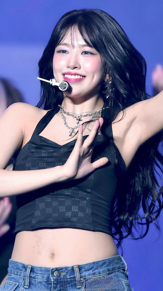 Recent activity shot of An Yujin (IVE)