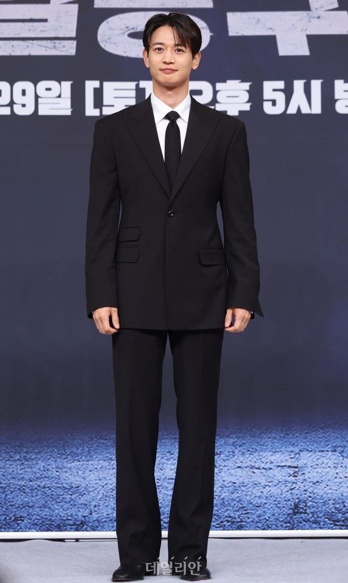 The most beloved wallpaper among Minho (SHINee)'s fans