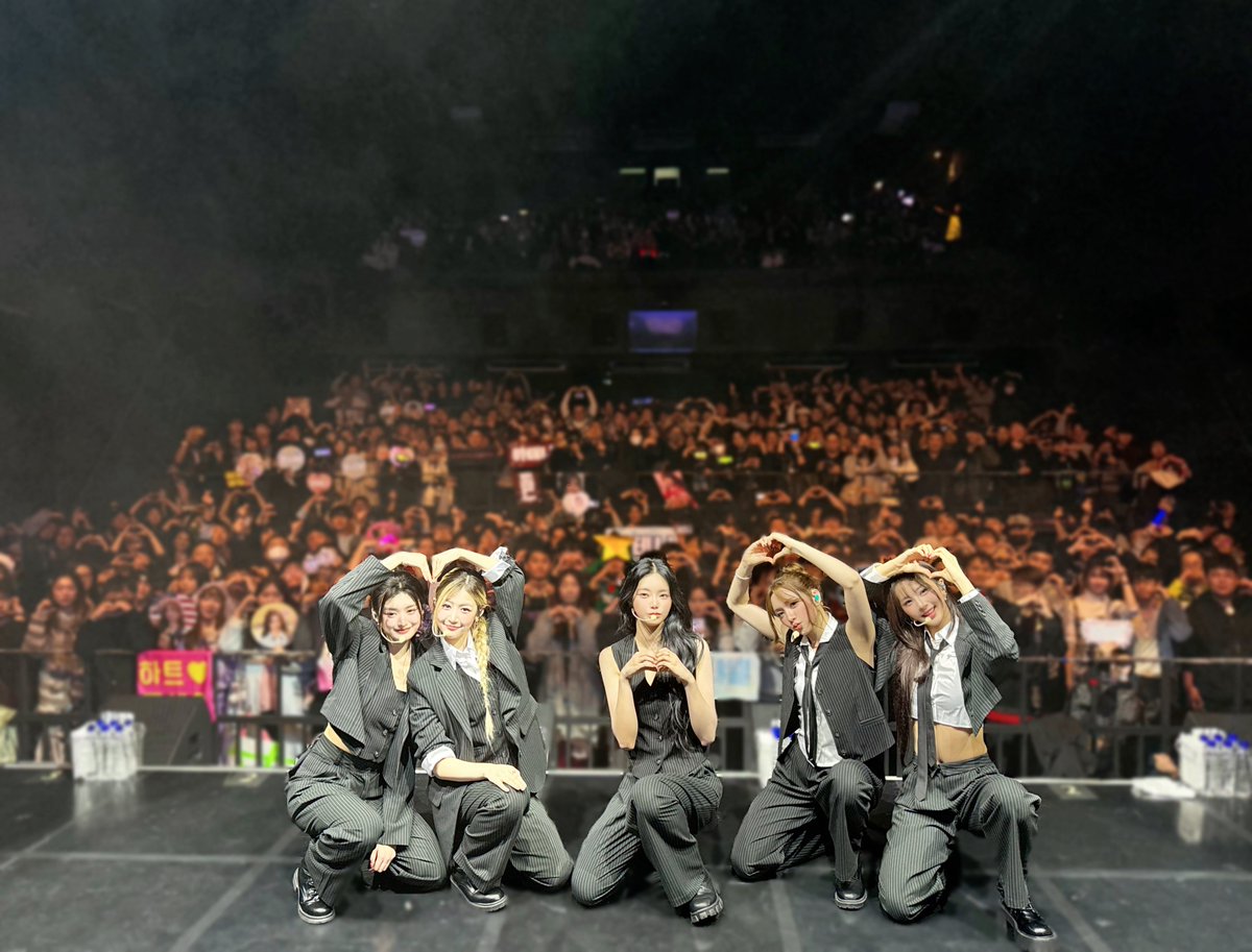 A moment captured by FIFTY FIFTY's fan