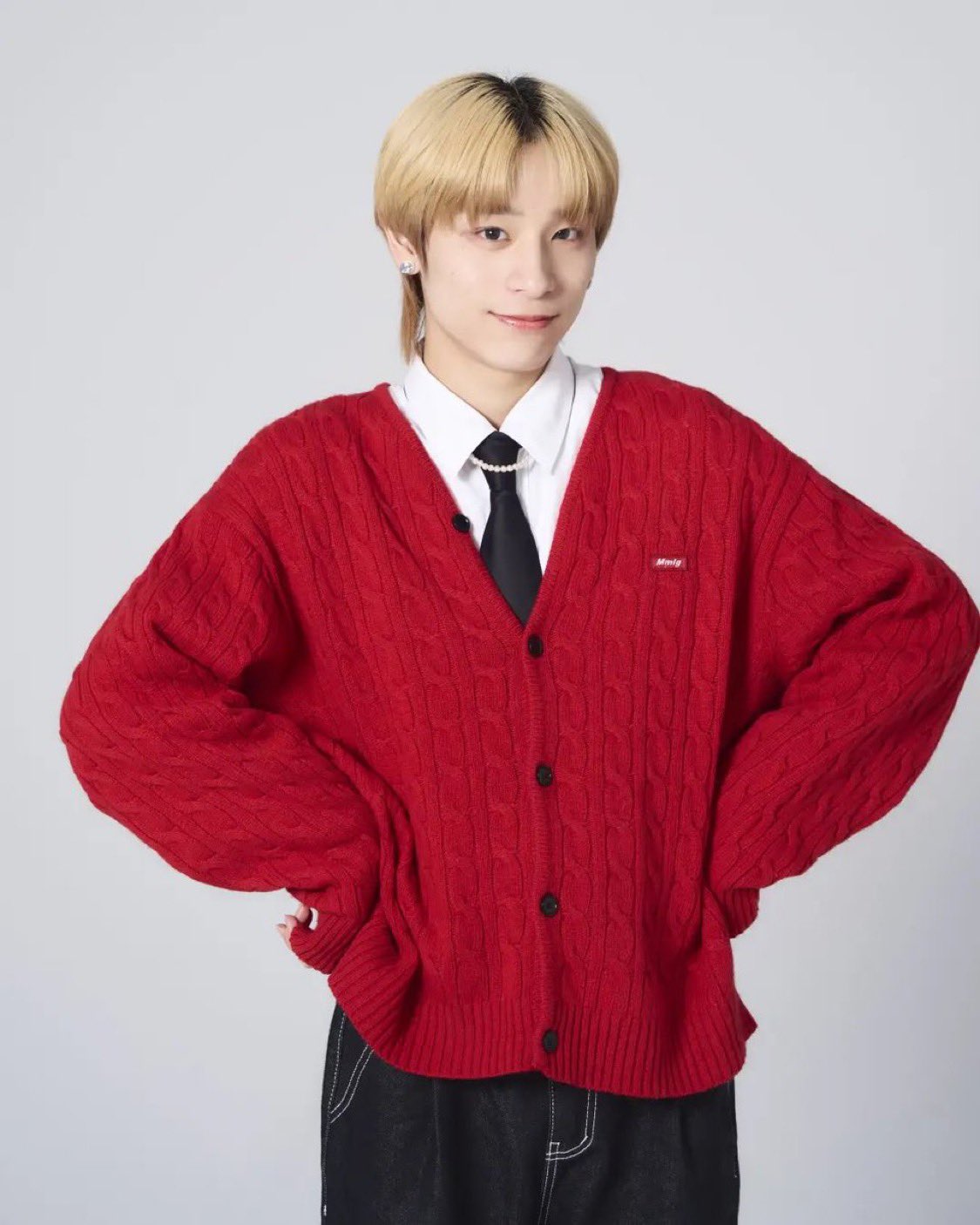 A moment captured by XLOV's fan