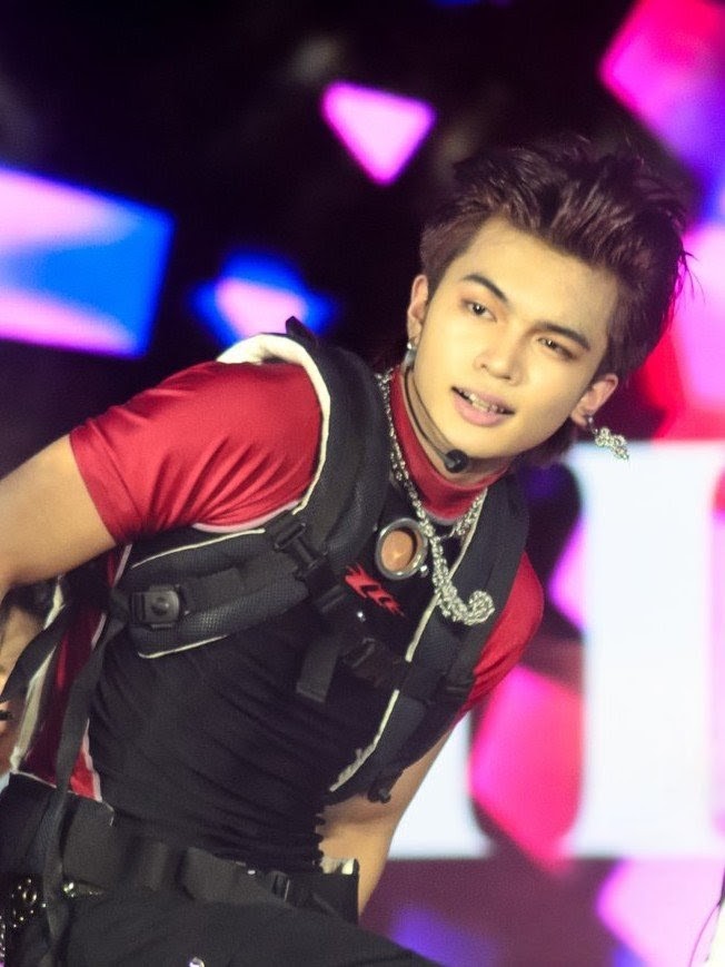 A moment captured by Jeromy (HORI7ON)'s fan