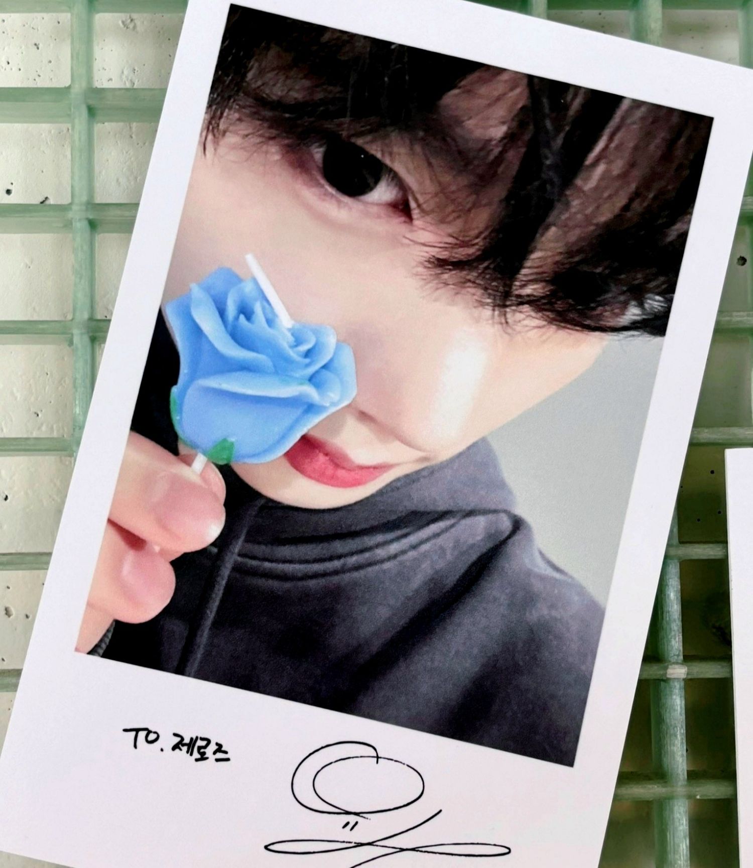 Recent activity shot of Han Yujin (ZEROBASEONE)