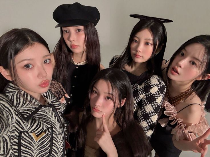 Behind-the-scenes cut of ILLIT