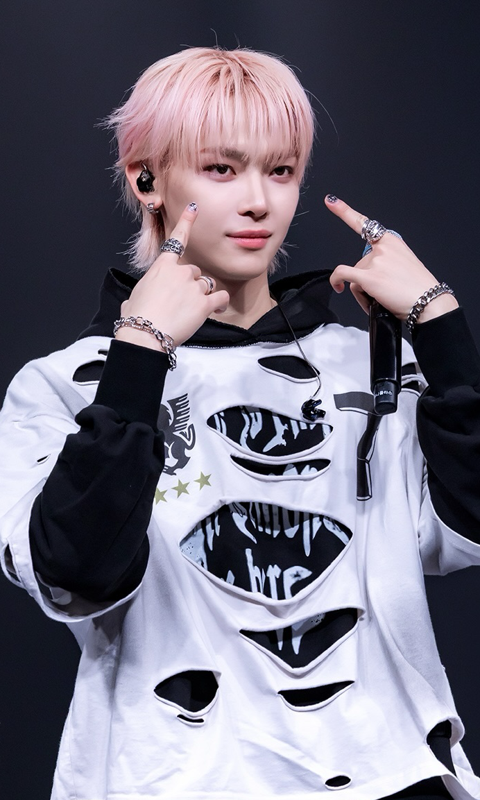 A moment captured by Nicholas (&TEAM)'s fan