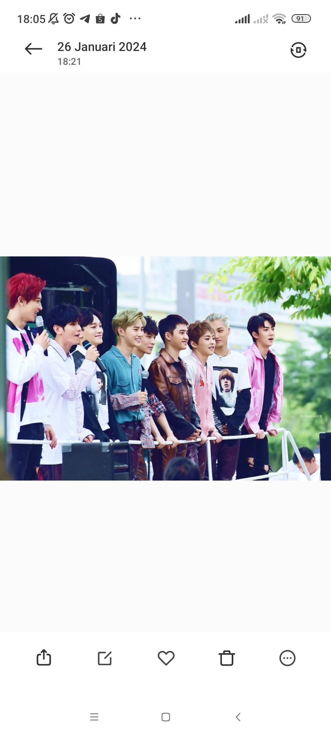 Fandom-recommended wallpaper image of EXO