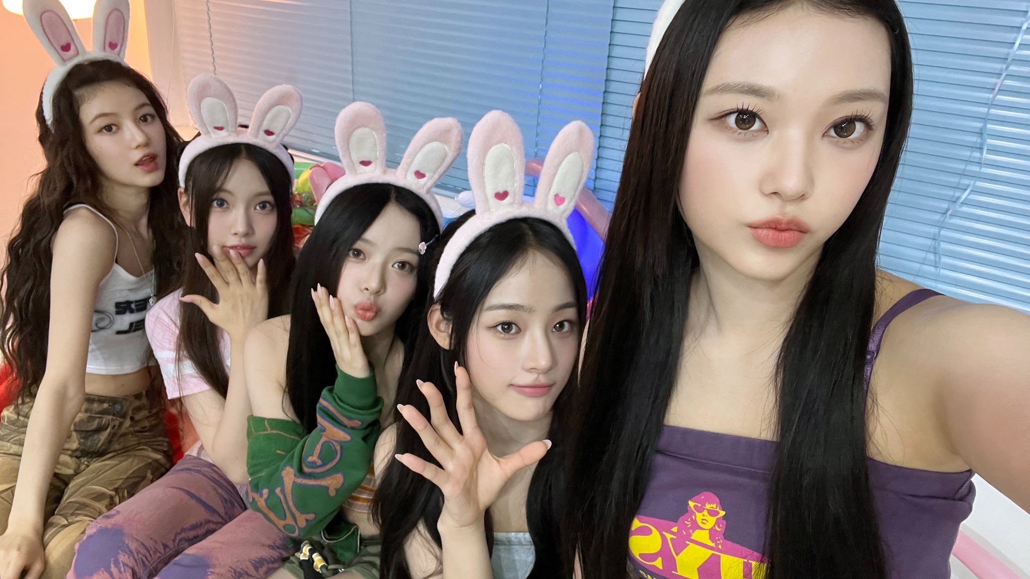 뉴진스의 비하인드 컷