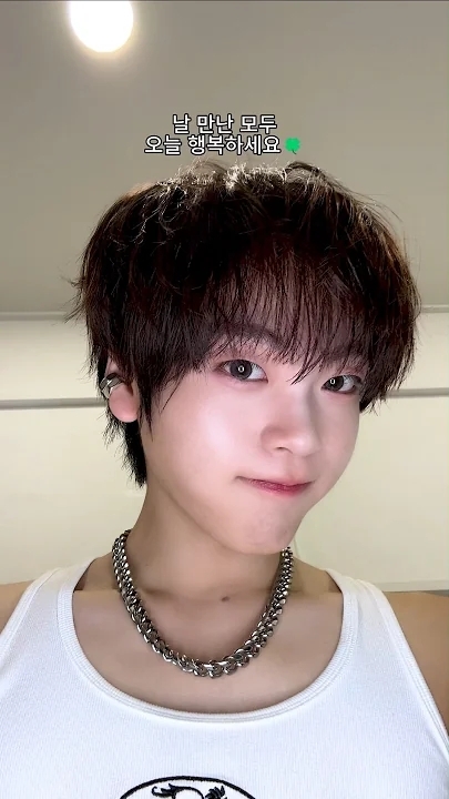 Behind-the-scenes cut of Hyeongjun (CRAVITY)