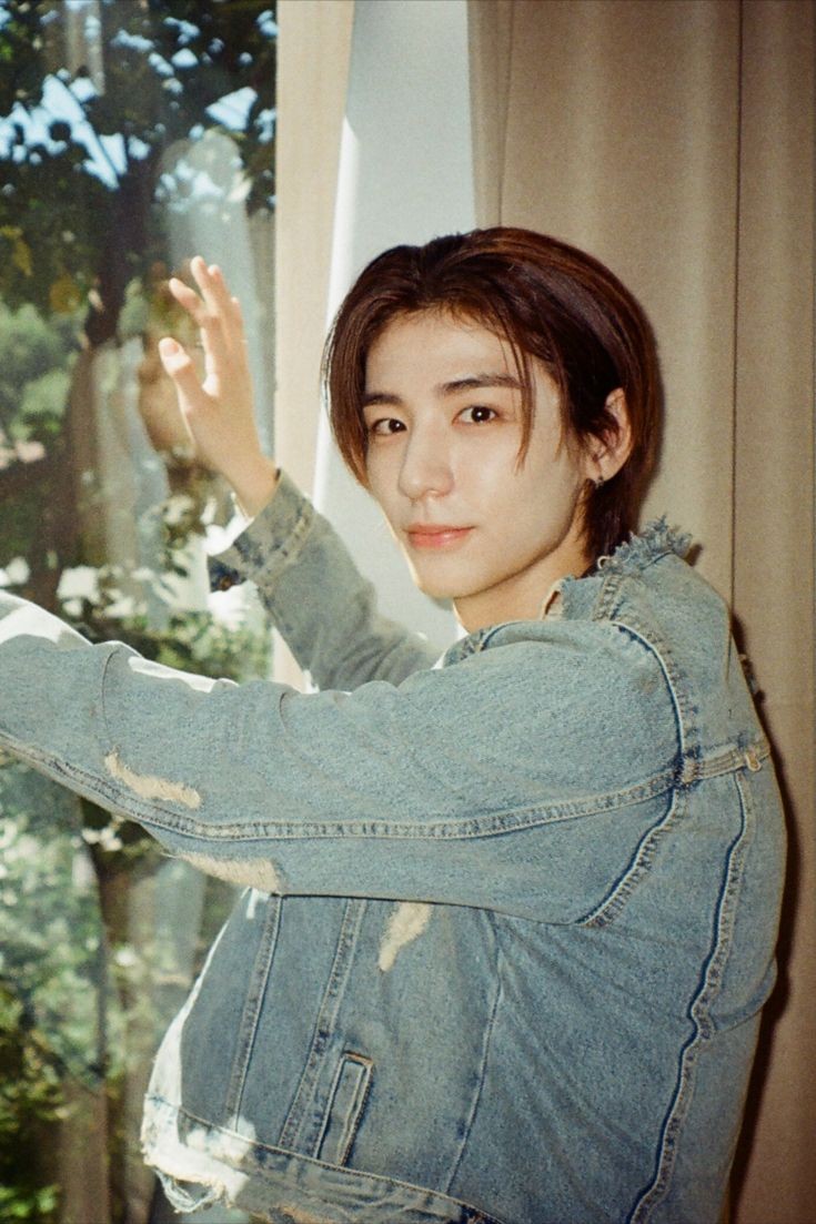 A moment captured by Leehan (BOYNEXTDOOR)'s fan