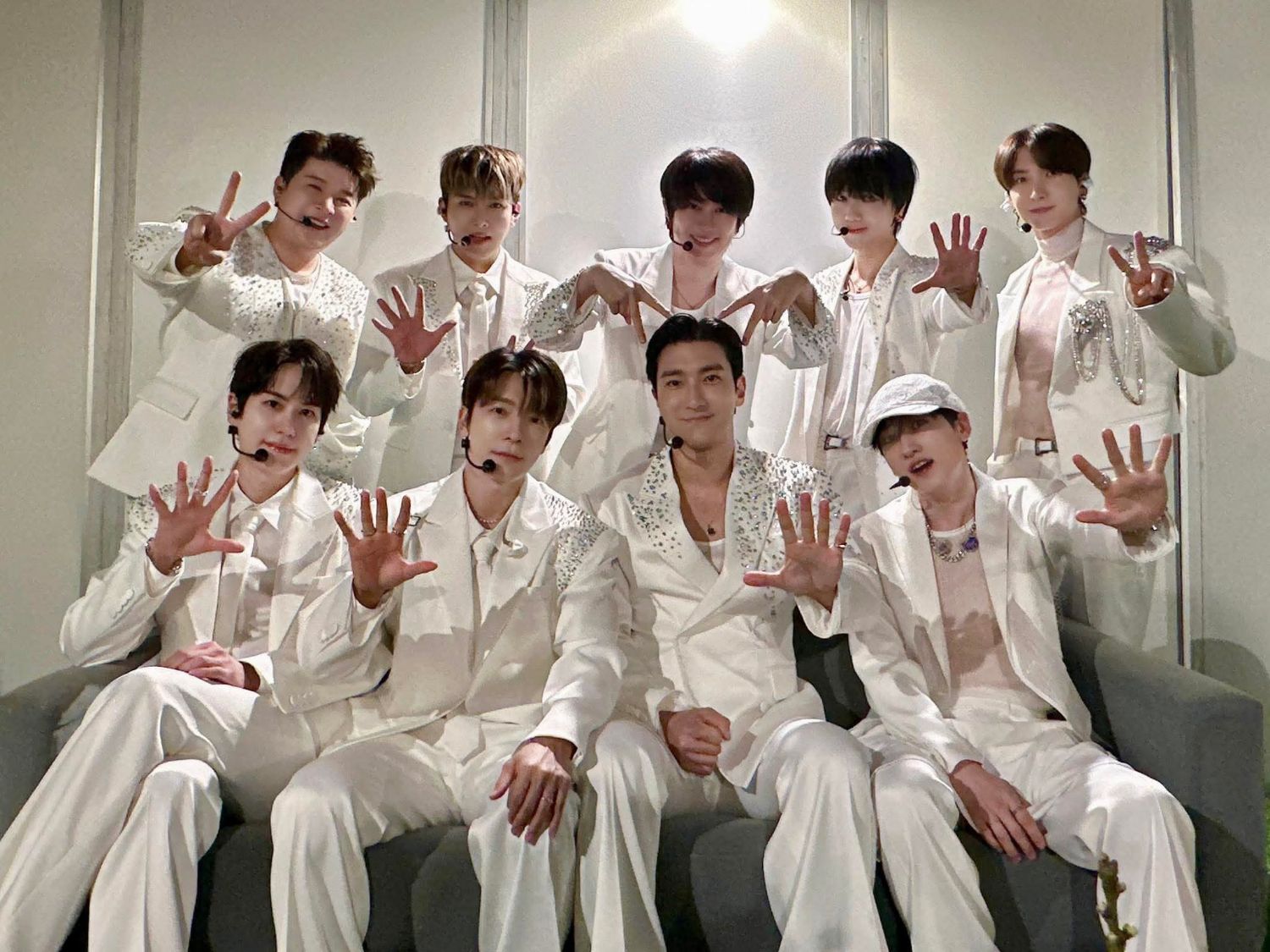 Behind-the-scenes cut of Super Junior