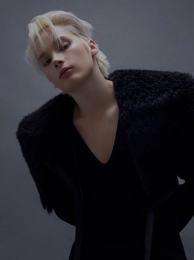 Foto terbaru HueningKai (TOMORROW X TOGETHER)