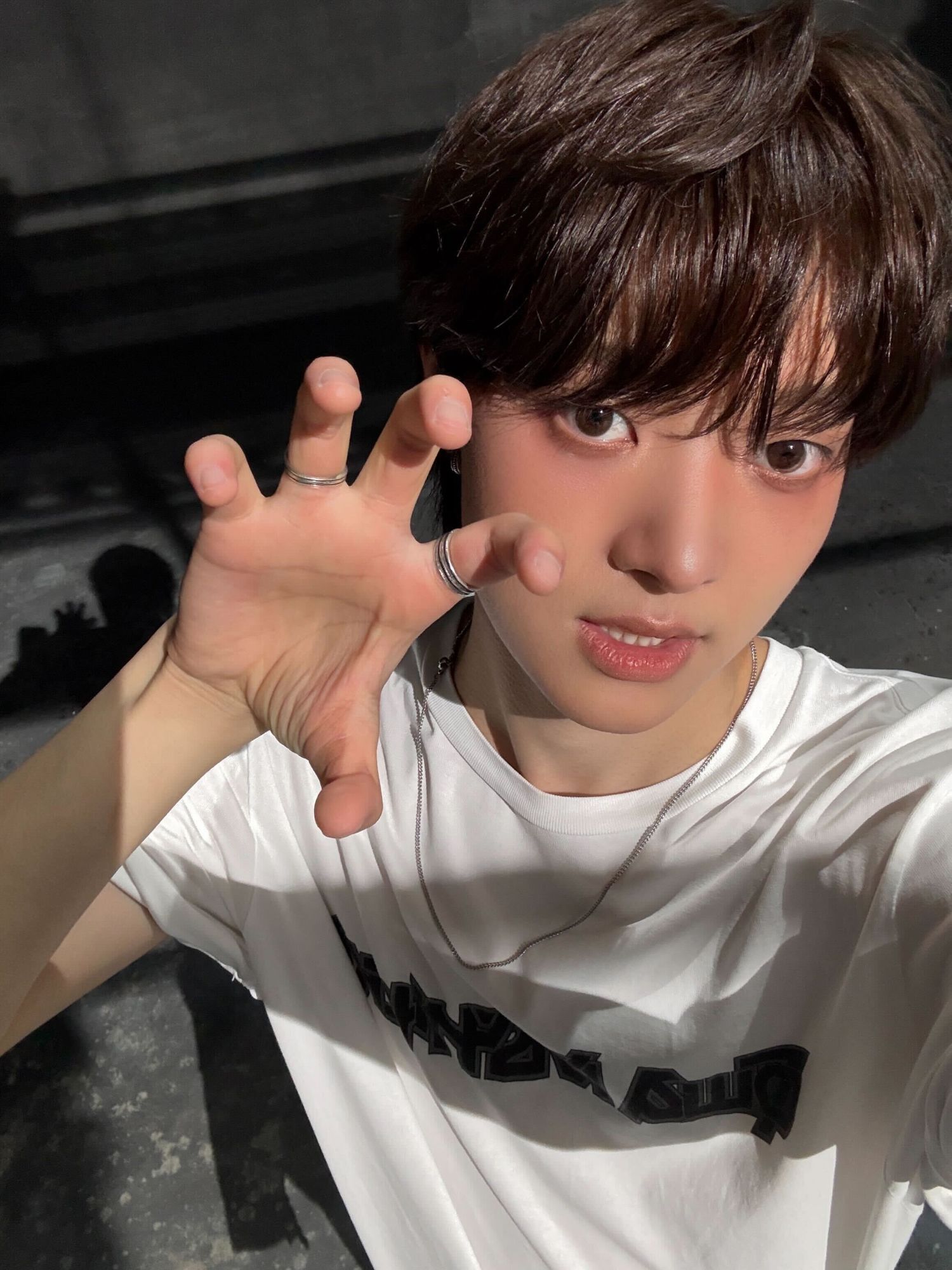 Behind-the-scenes cut of EJ (&TEAM)