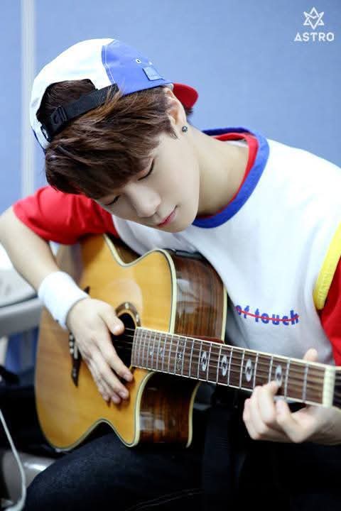 Latest photo of Moonbin (ASTRO)