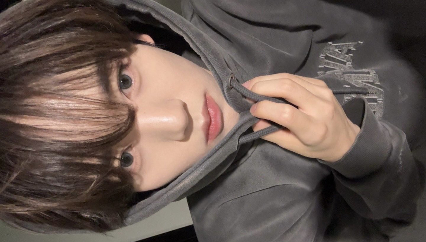 Recent activity shot of Han Yujin (ZEROBASEONE)