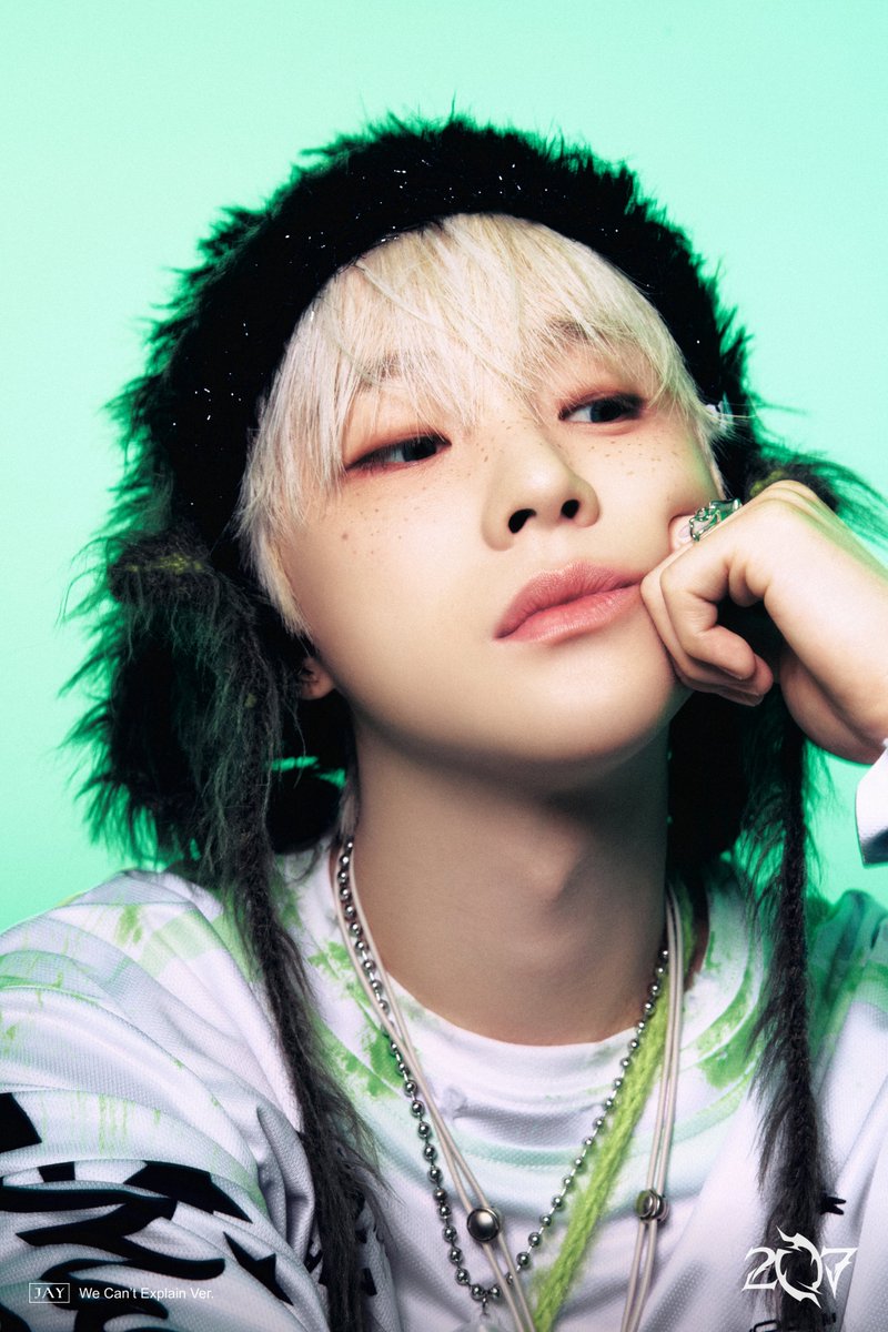 Behind-the-scenes cut of iKON