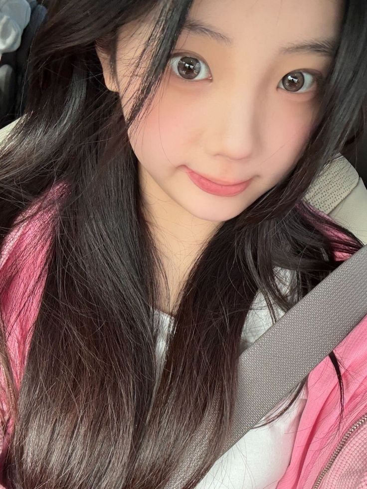 Behind-the-scenes cut of Wonhee (ILLIT)