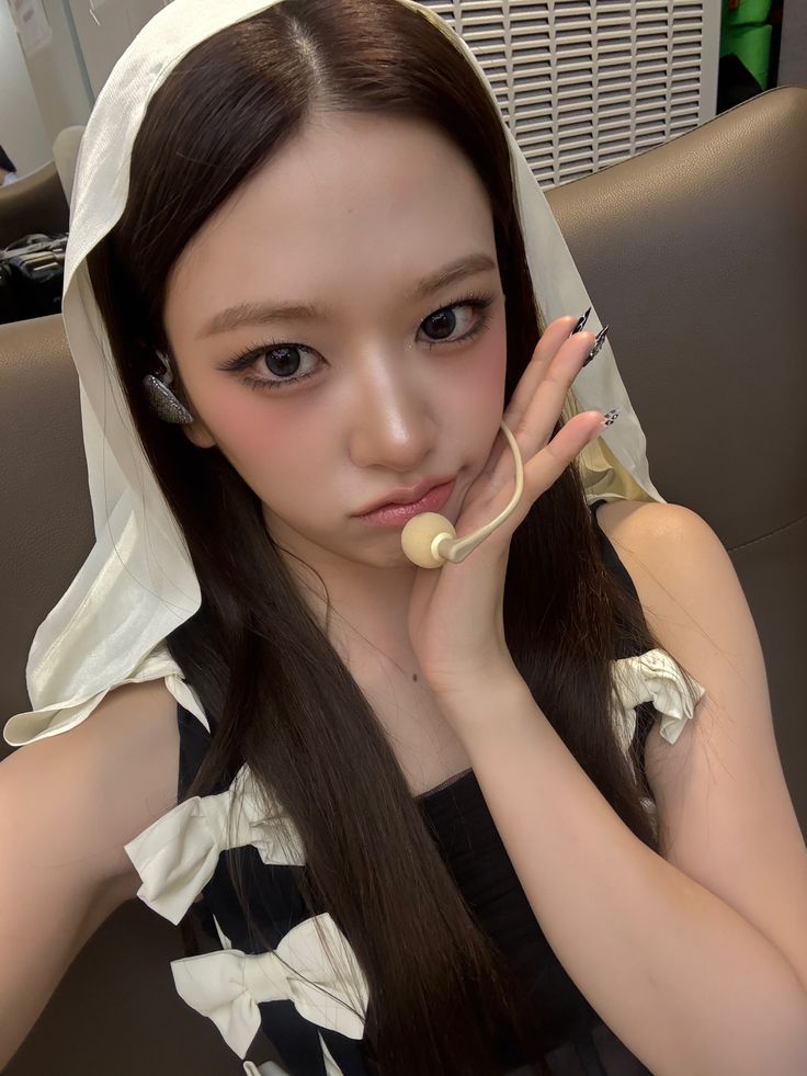 Recent activity shot of An Yujin (IVE)