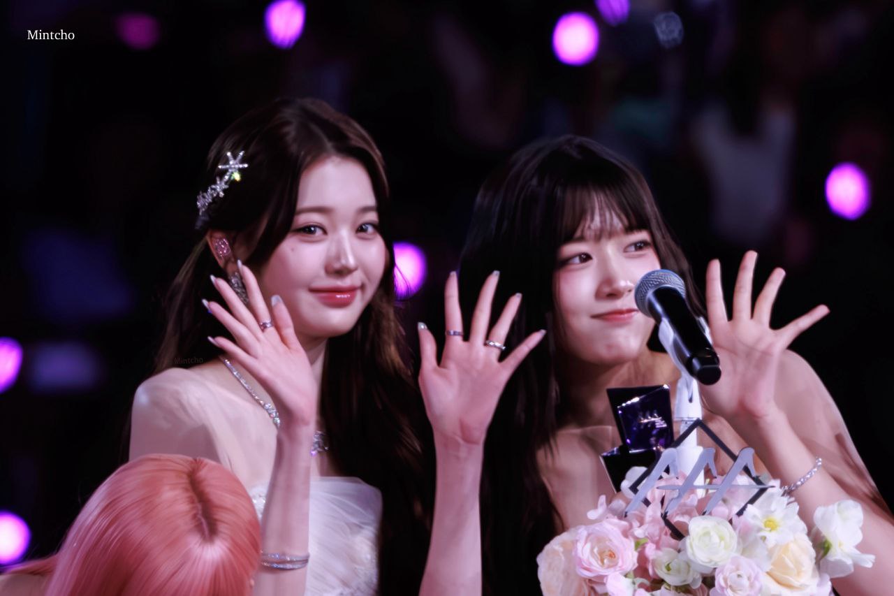 A moment captured by An Yujin (IVE)'s fan