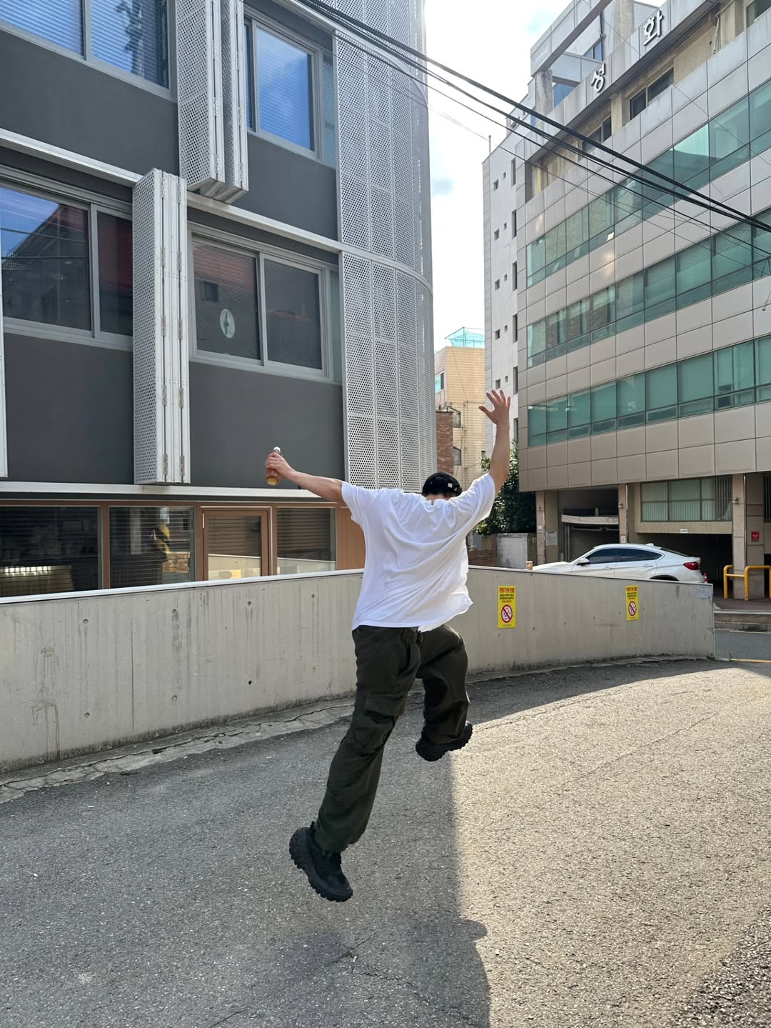 Behind-the-scenes cut of BOBBY (iKON)
