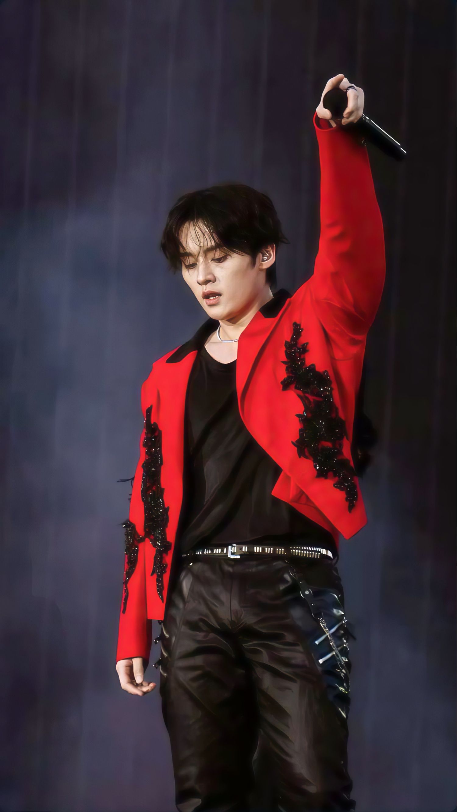 Fandom-recommended wallpaper image of Lee Know (Stray Kids)