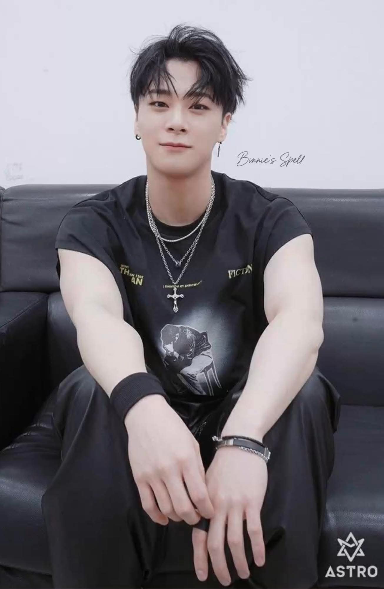 Behind-the-scenes cut of Moonbin (ASTRO)