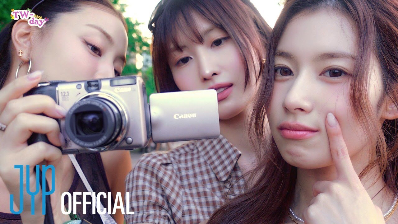 Recent activity shot of Momo (TWICE)