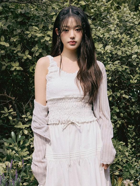 Recent activity shot of Jang Wonyoung (IVE)