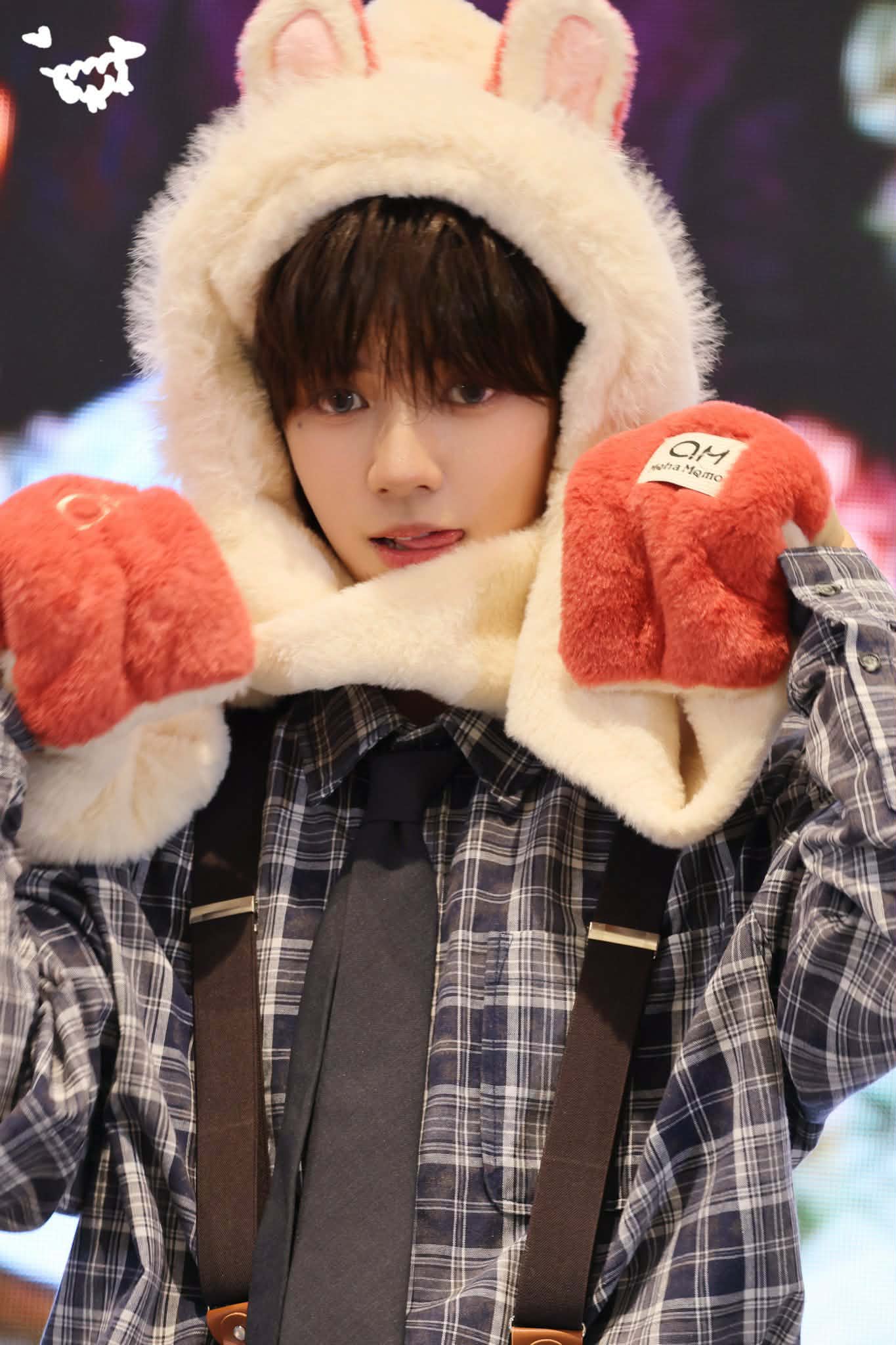 Behind-the-scenes cut of JL (AHOF)