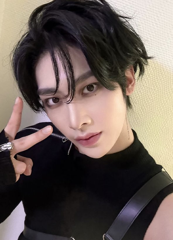 A moment captured by Ricky (ZEROBASEONE)'s fan