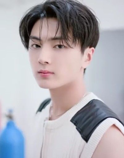 Foto terbaru Jay (ENHYPEN)