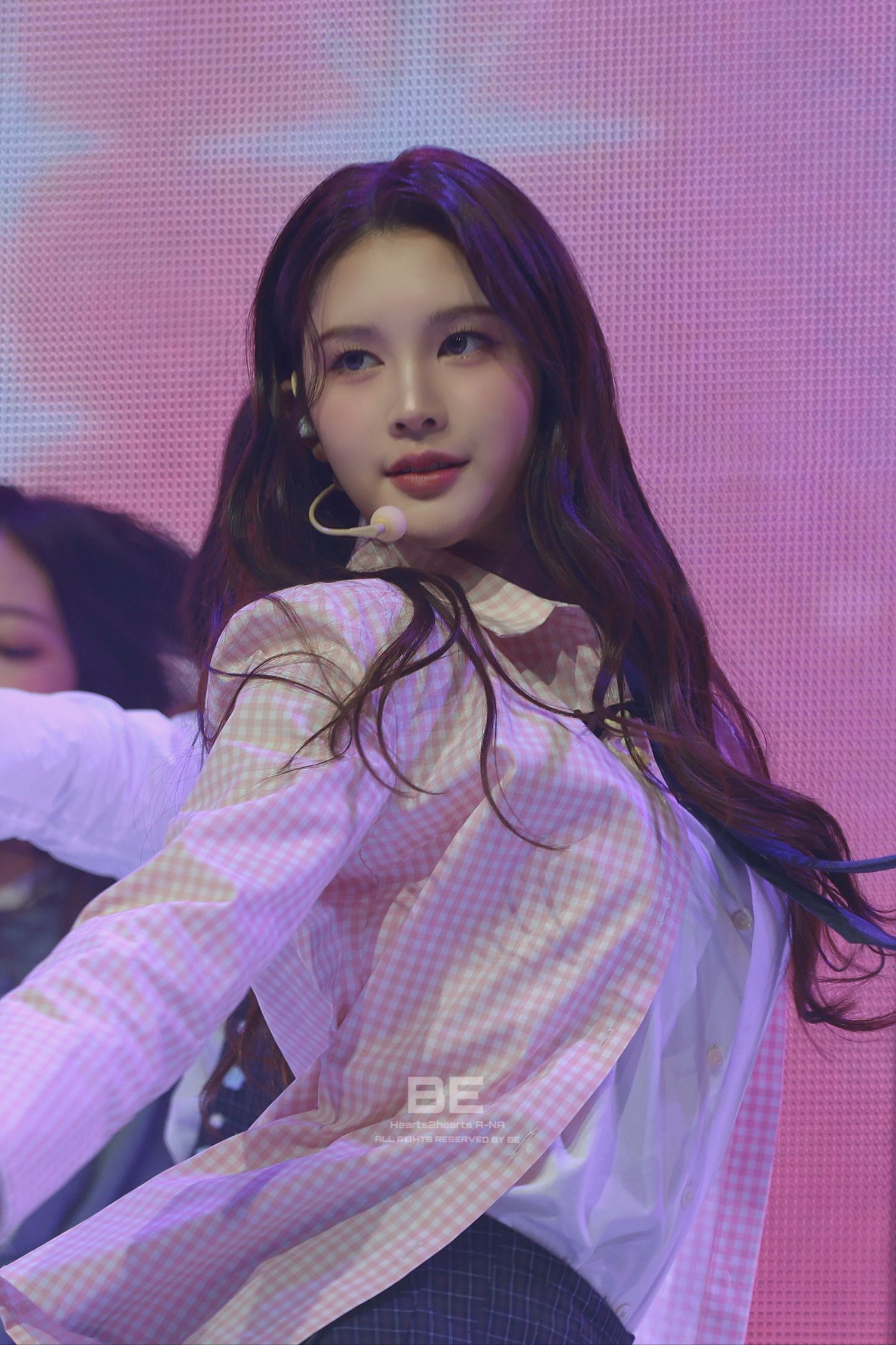 Behind-the-scenes cut of A-na (Hearts2Hearts)