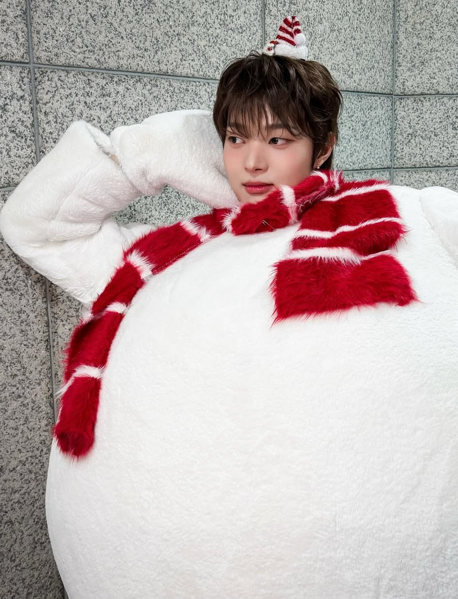 Recent activity shot of EJ (&TEAM)