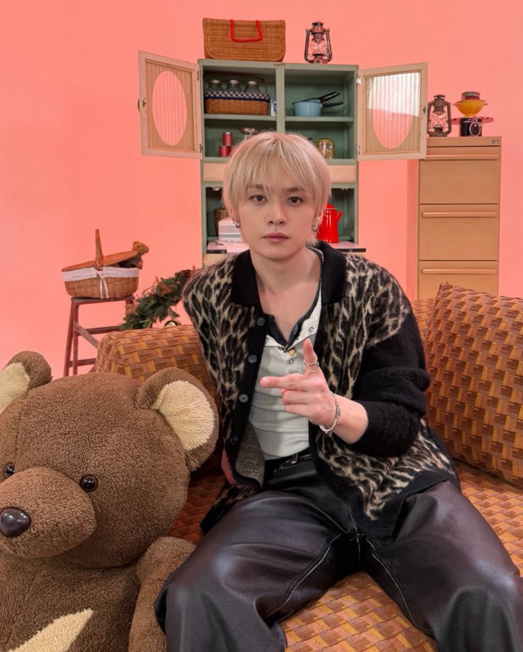 Latest photo of Lee Know (Stray Kids)