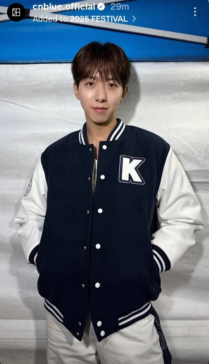 A moment captured by CNBLUE's fan