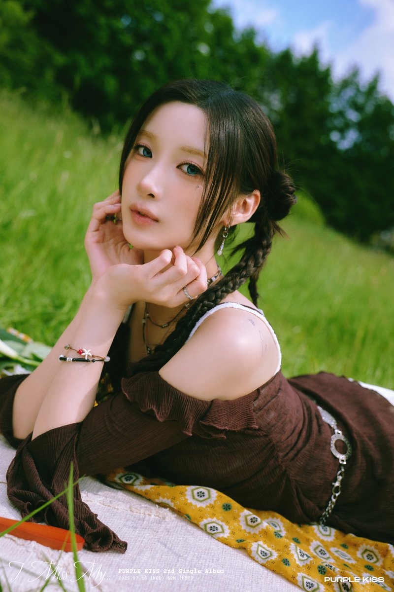 Behind-the-scenes cut of PURPLE K!SS