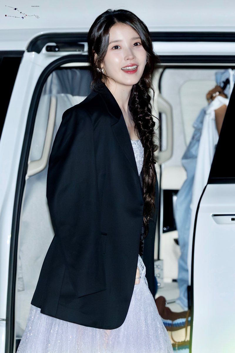 Foto aktivitas terbaru IU