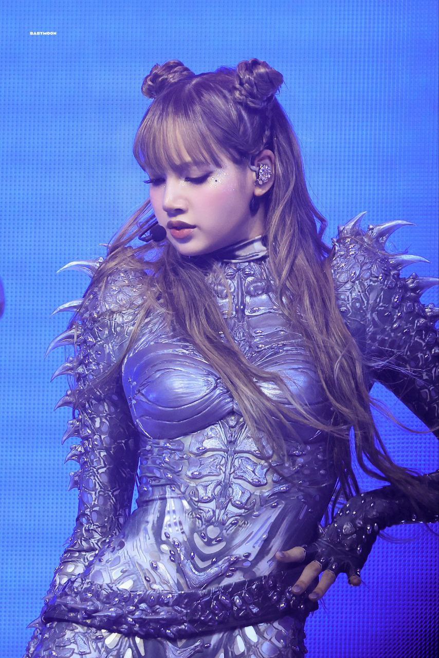 Lisa (BLACKPINK)的最新照片