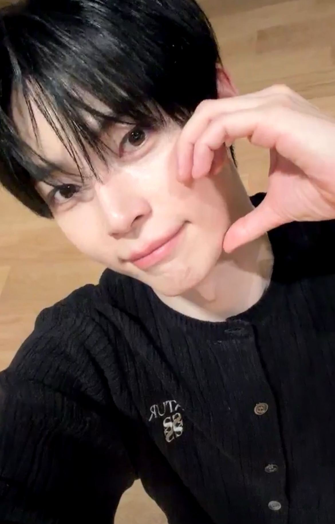 Behind-the-scenes cut of Sung Hanbin (ZEROBASEONE)