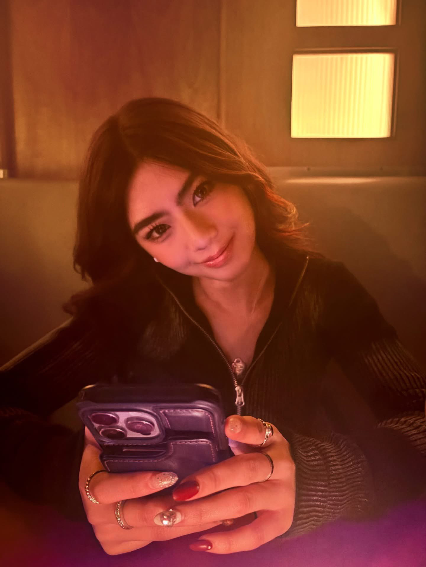 Potret di balik layar Mikha (BINI)