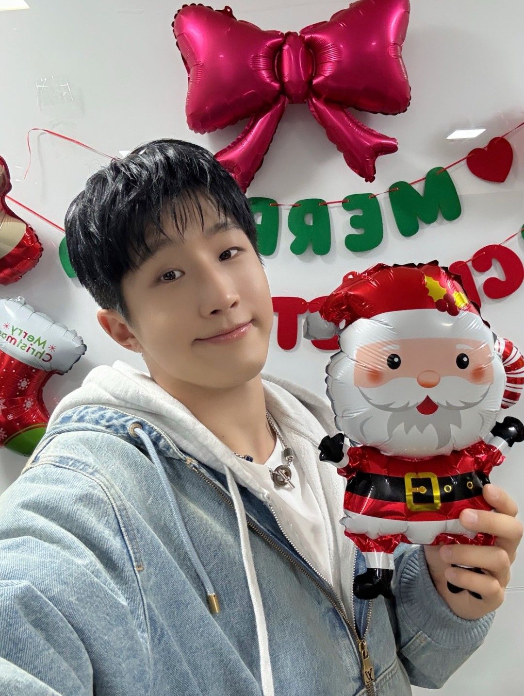 Latest photo of Jinjin (ASTRO)