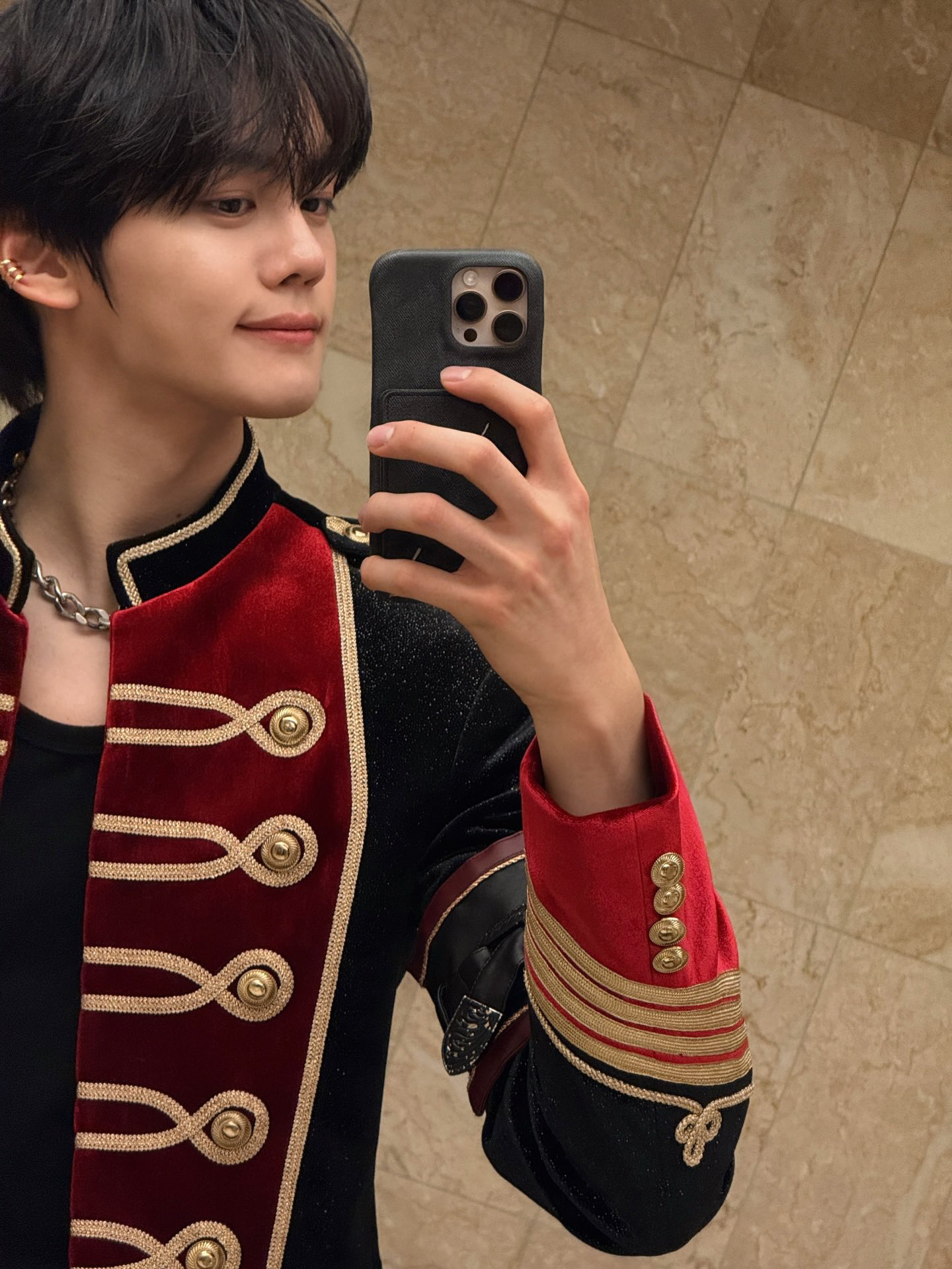 キム・ギュビン (ZEROBASEONE)の舞台裏ショット