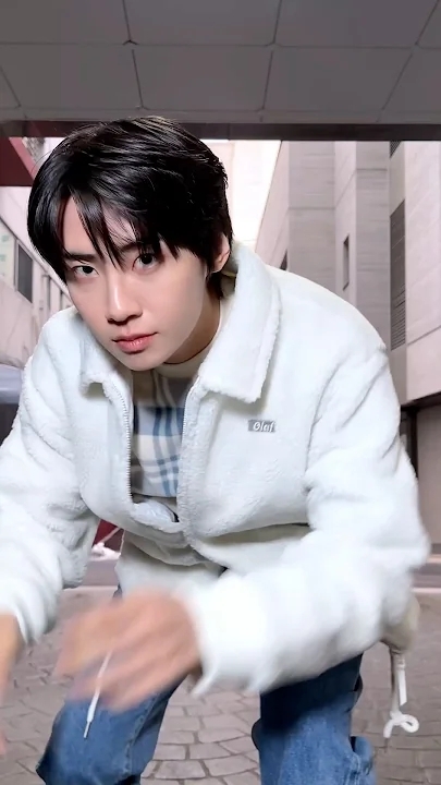 Recent activity shot of Lee Jinhyuk