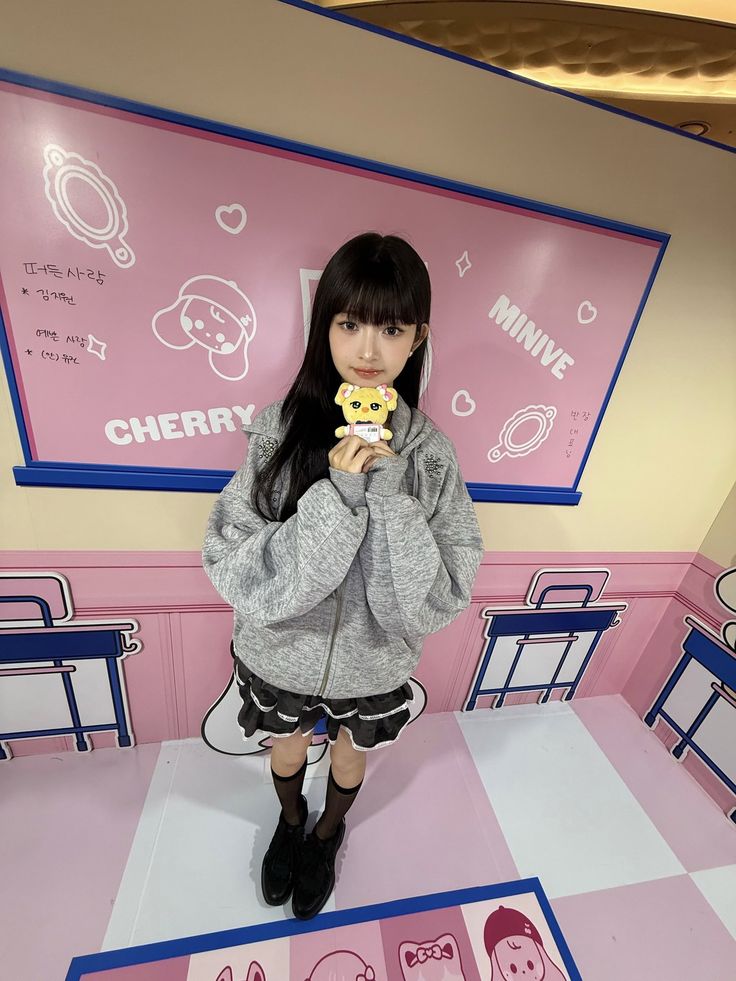 Behind-the-scenes cut of Rei (IVE)