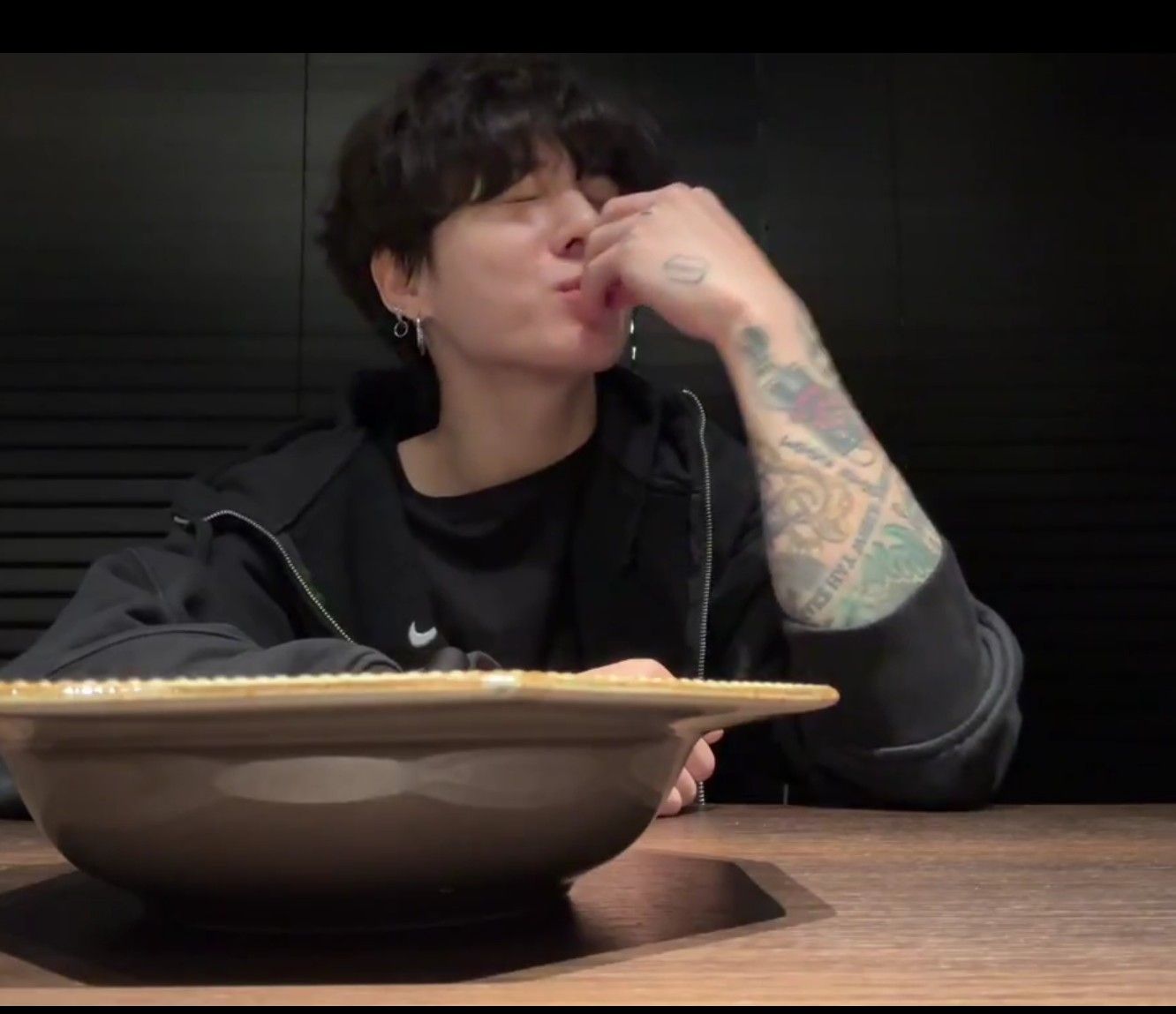 Foto aktivitas terbaru Jungkook (BTS)