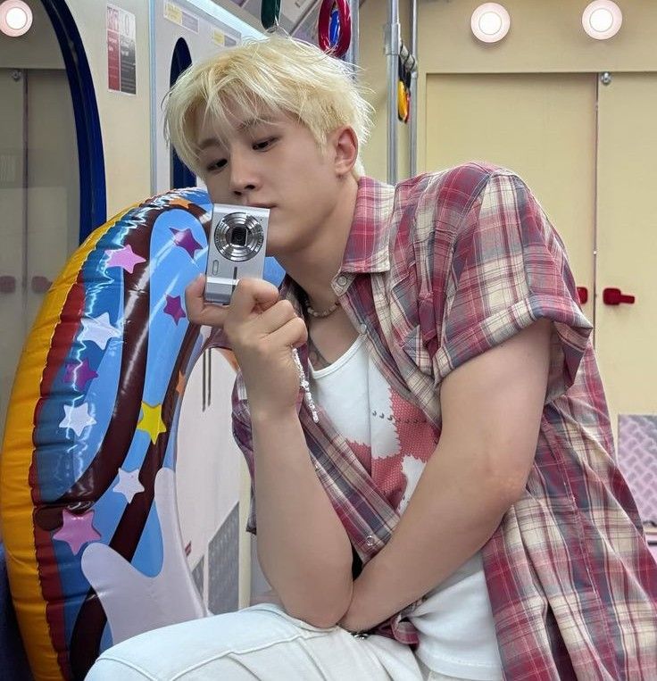 A moment captured by Jinjin (ASTRO)'s fan