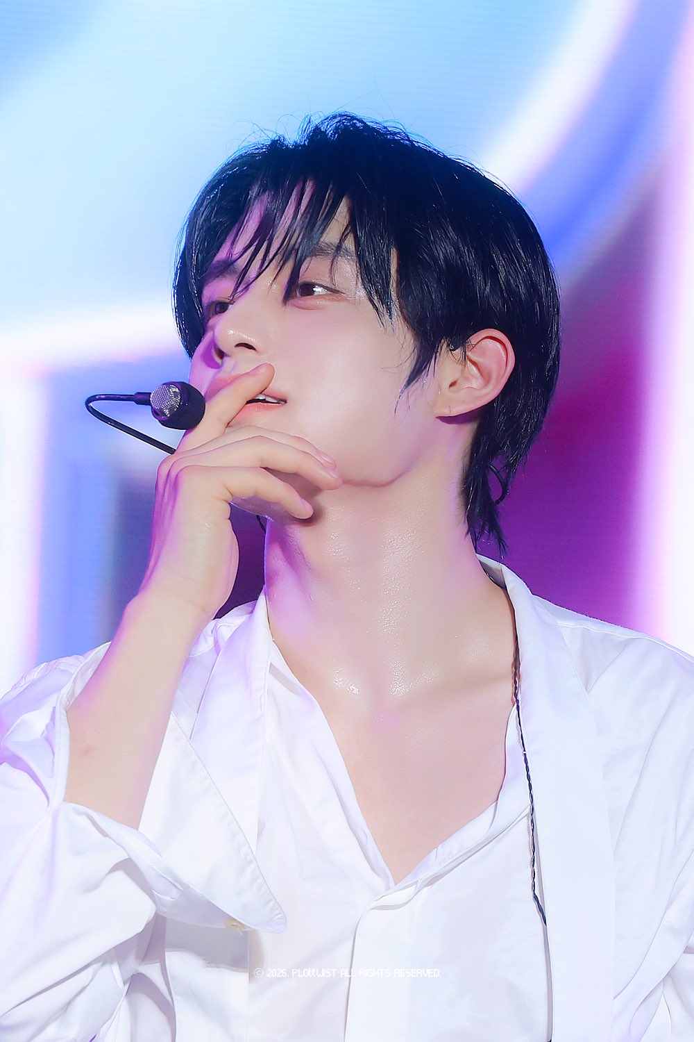 Behind-the-scenes cut of Kim Jiwoong (ZEROBASEONE)