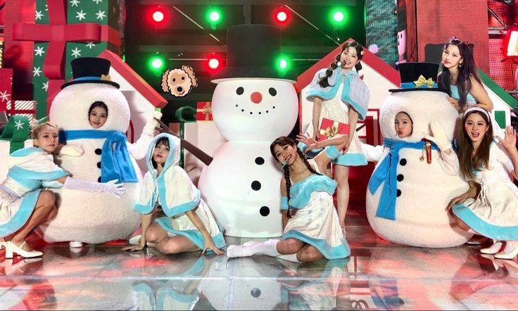 Behind-the-scenes cut of TWICE