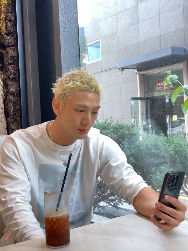 Behind-the-scenes cut of Baekho