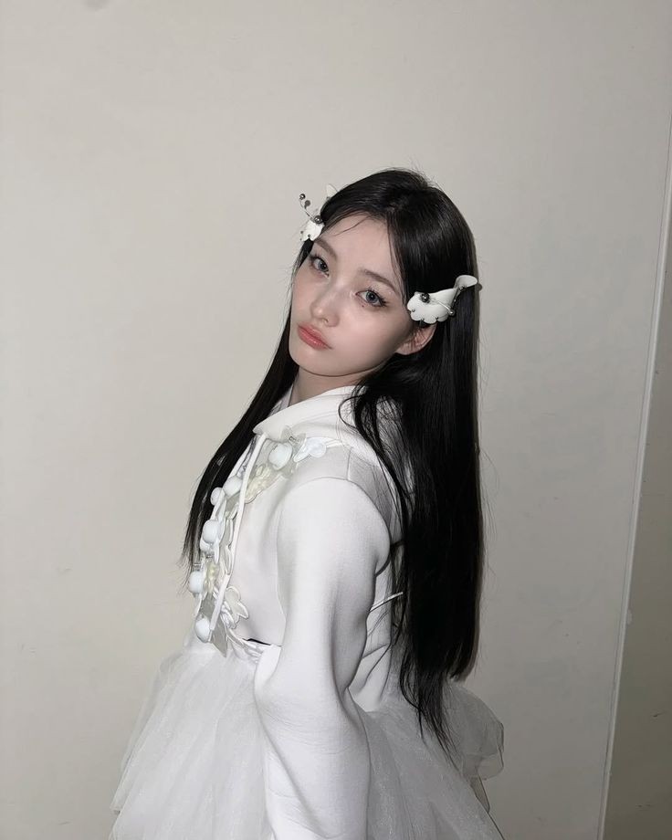 Recent activity shot of Iroha (ILLIT)