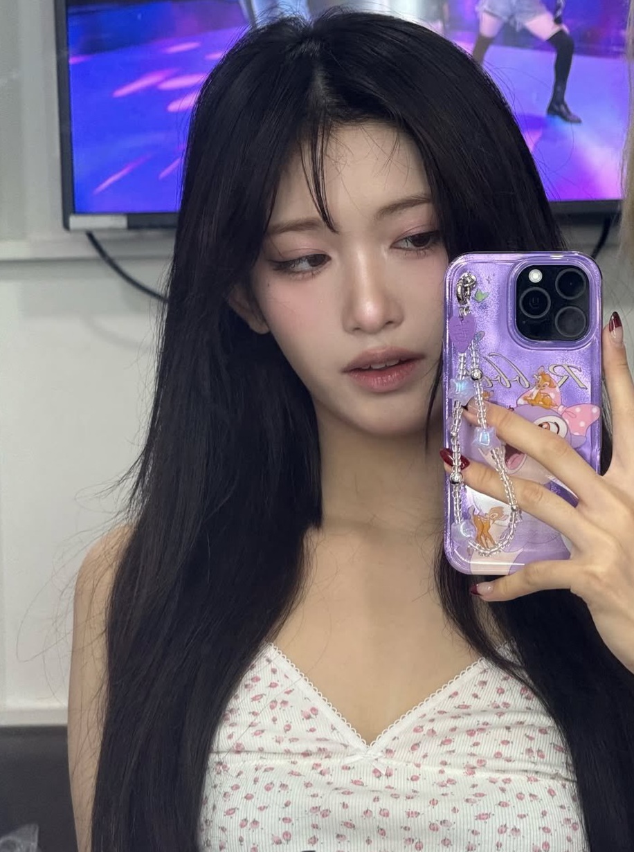 A moment captured by Leeseo (IVE)'s fan